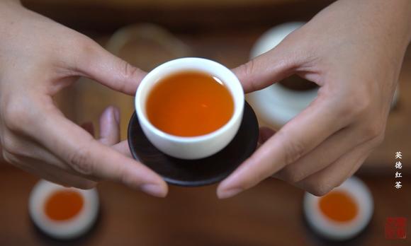 不能出走世界，不如静下心来好好品茶  #英德红茶# 