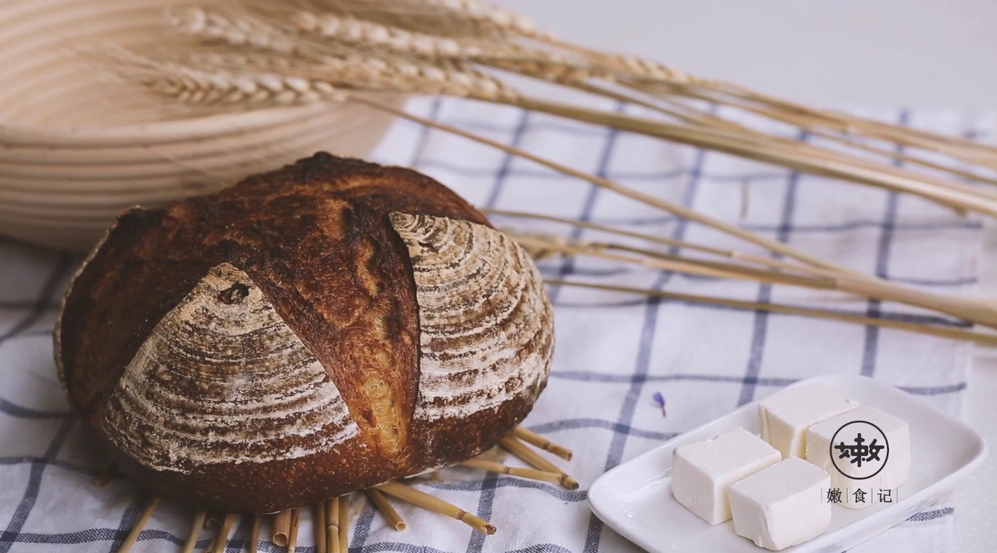 嫩食记——特别的口味，燕麦百香果乡村面包 