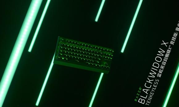 功夫传媒丨「雷蛇 · 黑寡妇蜘蛛X™」竞技版：背光款机械键盘 