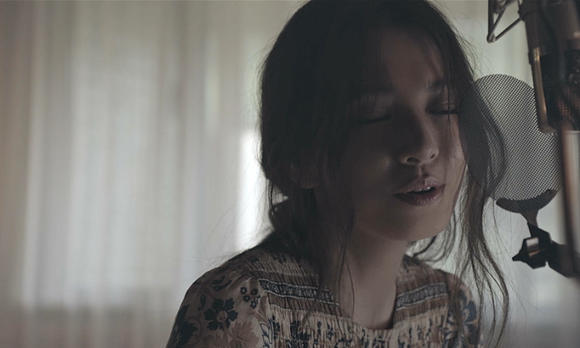 田馥甄 Hebe Tien《自己的房間 Stay》- Official Music Video 