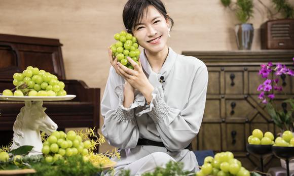 李艾——韩国阳光玫瑰葡萄 