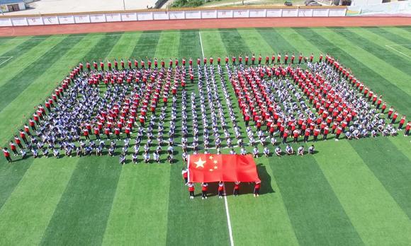 南岳区一中《我和我的祖国》MV献礼新中国成立70周年 