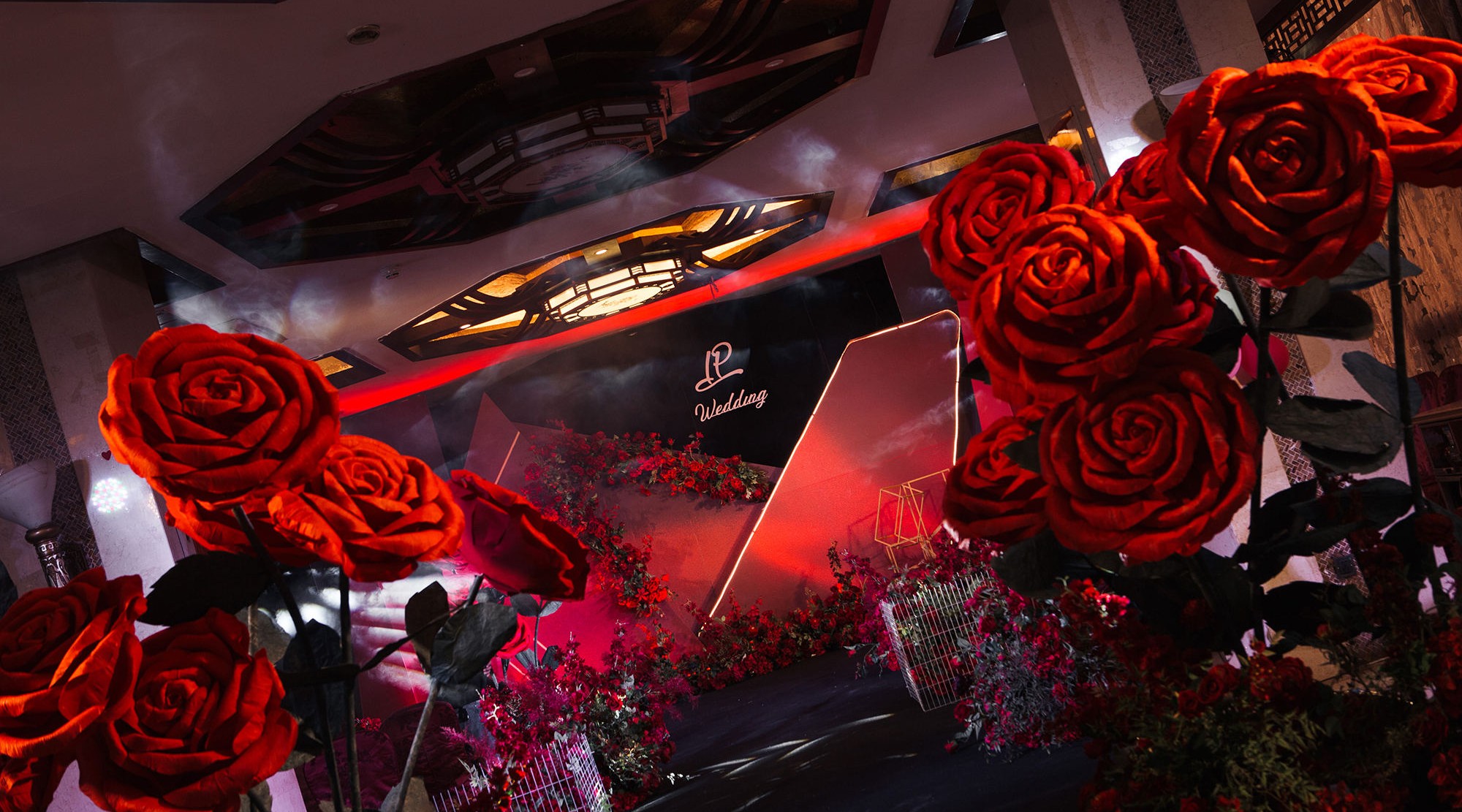 红玫瑰——黑红配色小场地婚礼 